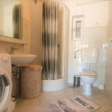 Fain - Private Parking Appartement