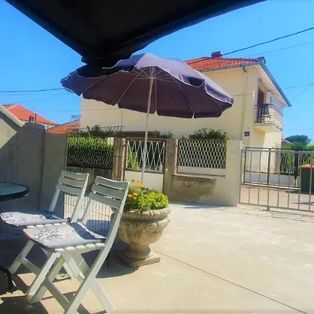 Fain - Private Parking Apartment *