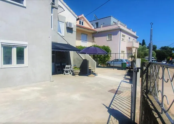 Fain - Private Parking Apartment Zadar