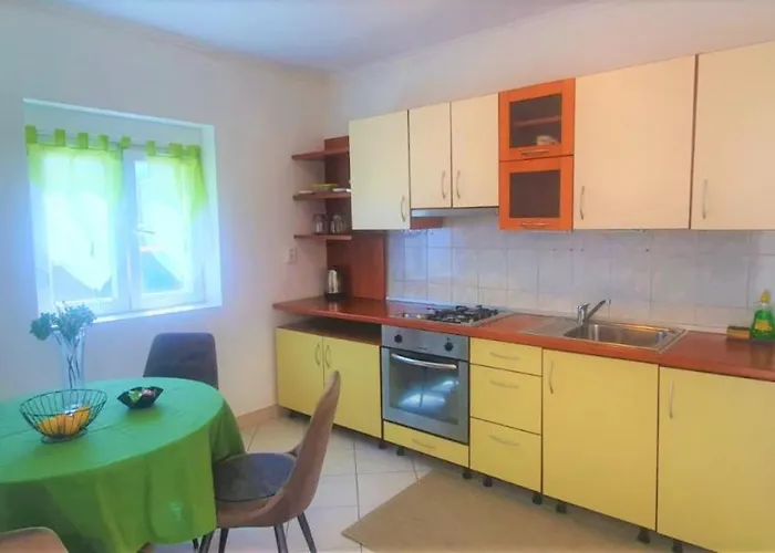 Fain - Private Parking *